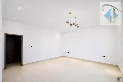 4-bedroom villa for rent with a roof terrace and built-in wardrobes; annual rent is AED 85,000.