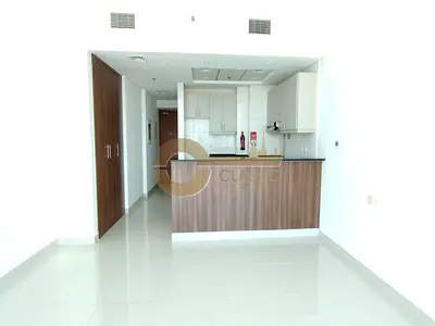 STUDIO | UNFURNISHED | FAMILY BUILDING