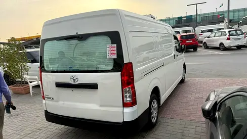 2020 Toyota HIACE — фото 5