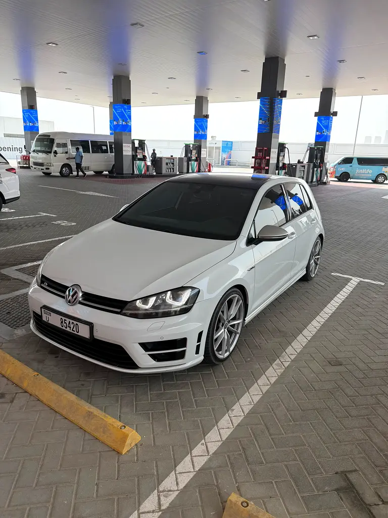 Volkswagen Golf R 2015 — photo 1 of 4
