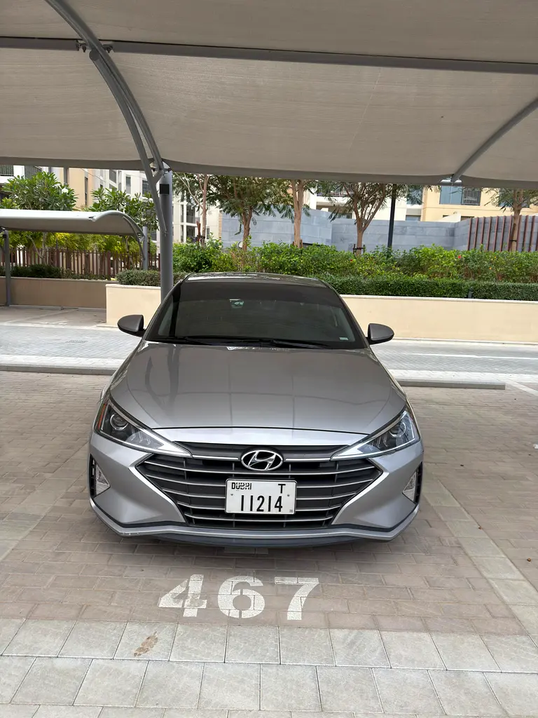 Hyundai Elantra 2020 — photo 1 of 9