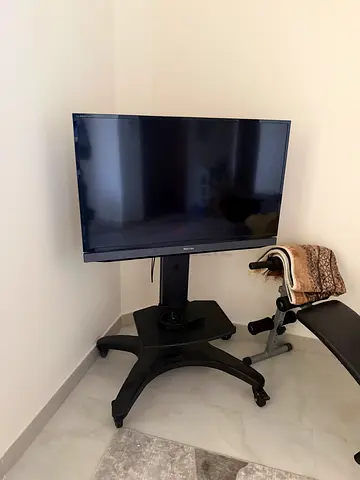 Samsung 43-inch LED TV on stand - good working condition