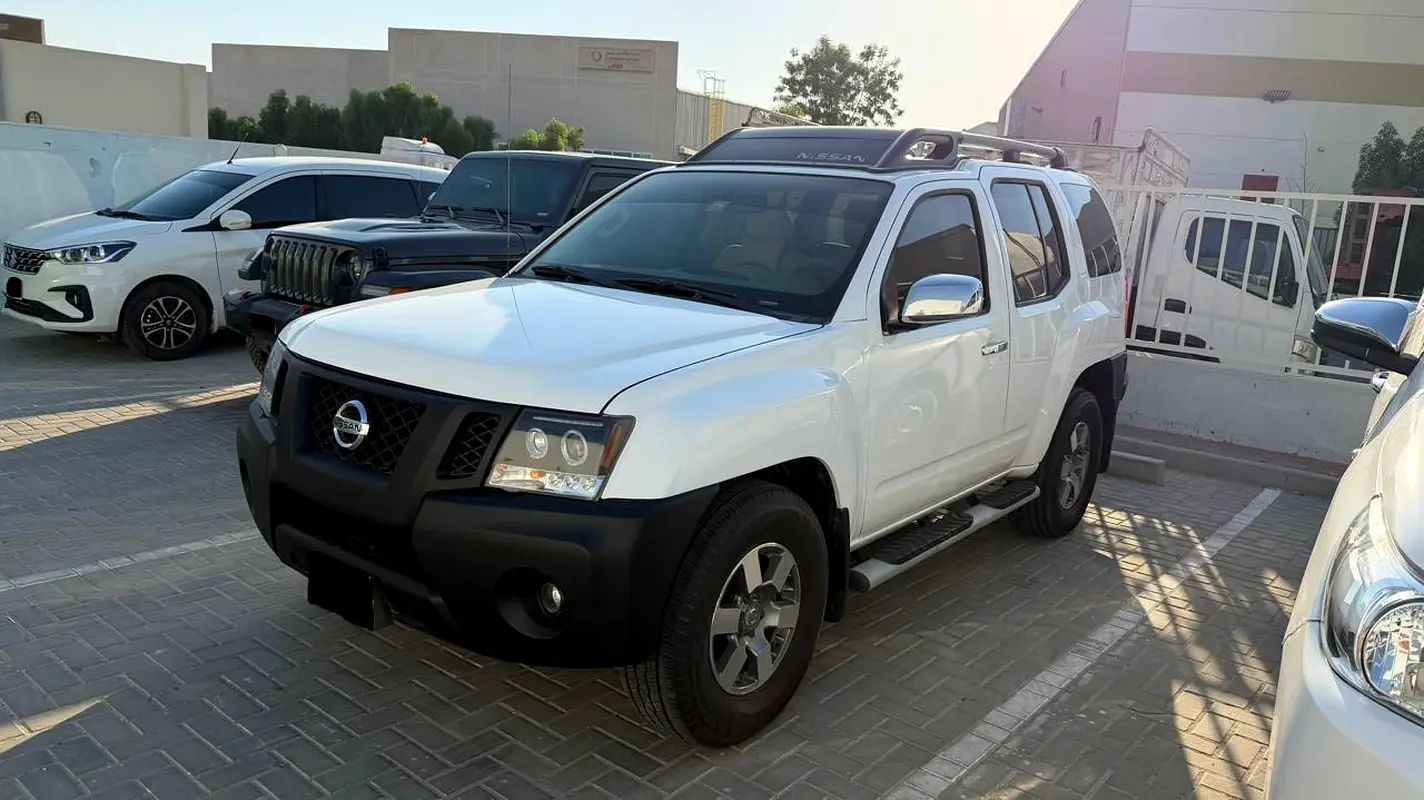 Nissan Xterra 2013 — photo 1 of 9