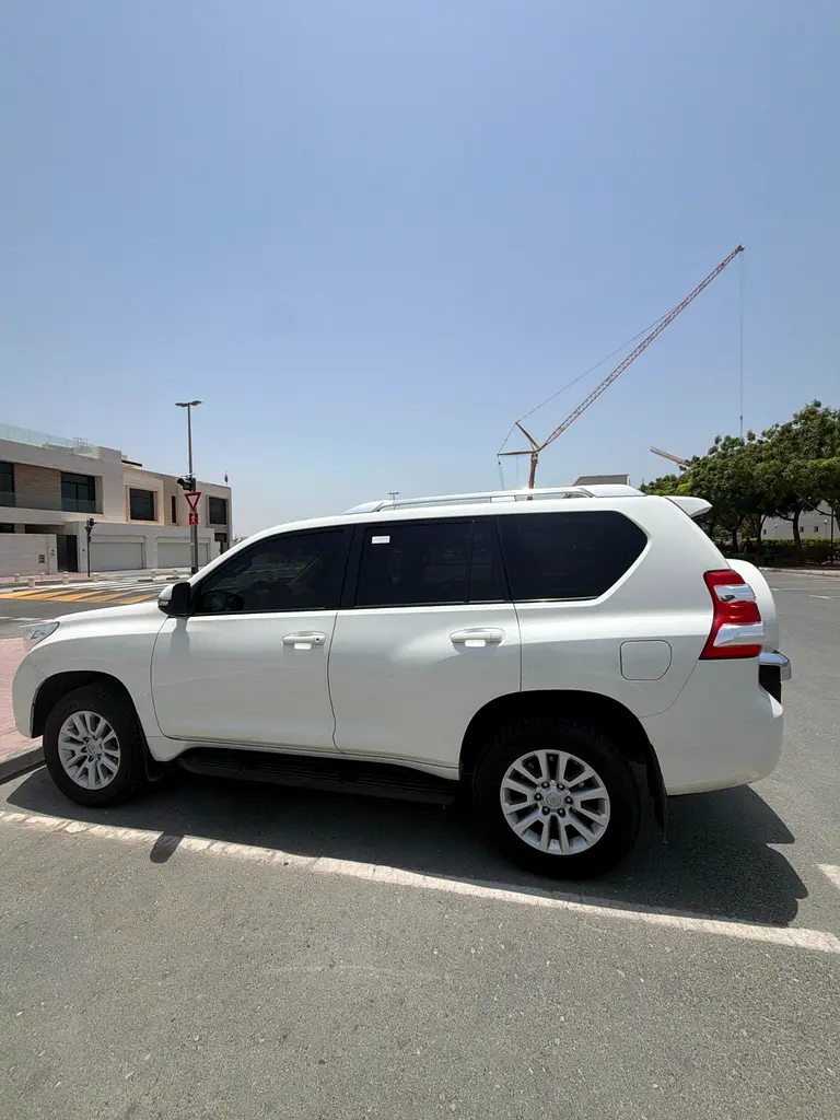 Toyota Prado 2017 — photo 1 of 20