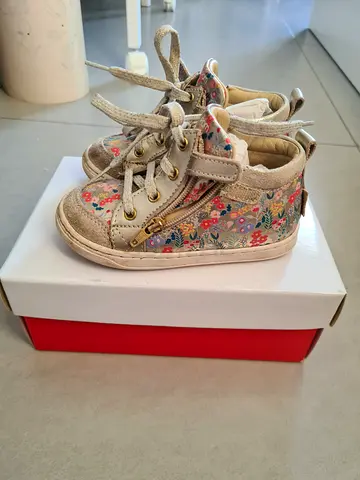 Shoo Pom Leather Floral Sneakers Size 24
