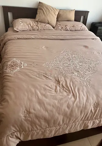 Queen size bed