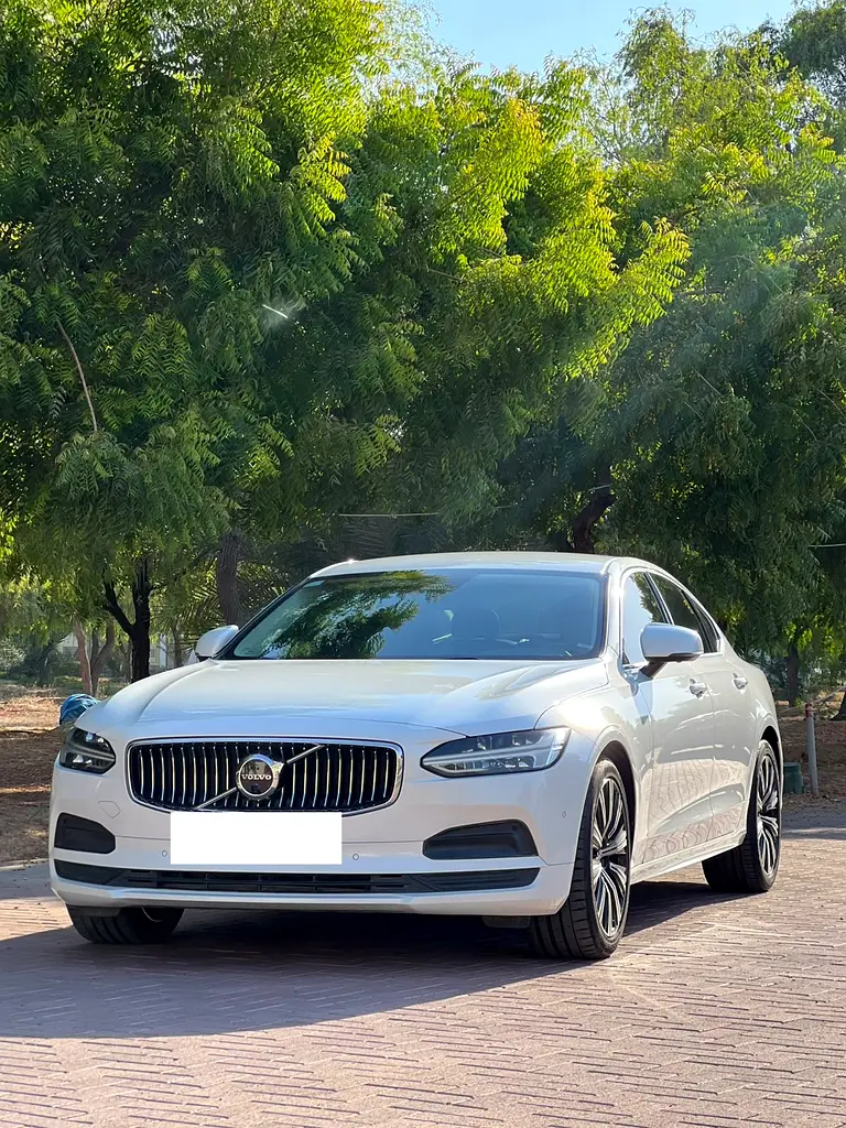 Volvo S90 2023 — photo 1 of 20