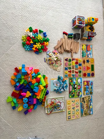 Toddler toy bundle! Fisher-Price play farm with animals and accessories, Lego, puzzles