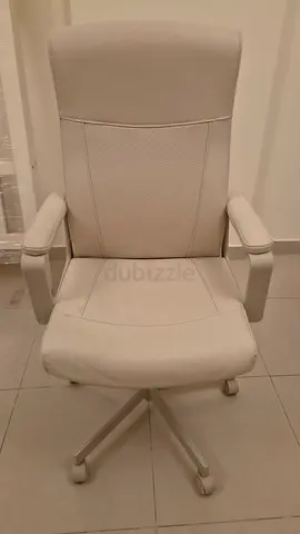 Perfect condition Office revolving chair for sale 99 aed