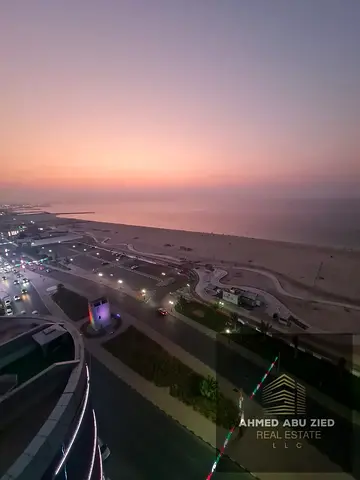 دوبلكس 3 غرف وصالة سوبر ديلوكس للإيجار الشهري في عجمان كورنيش ريزيدنس إطلالة بحرية فرش جديد شامل الفواتير والإنترنت باركينج وجيم ومسبح 10900 درهم