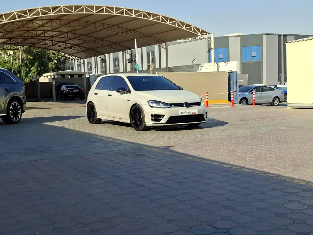 Volkswagen Golf R 2016 — photo 1 of 14
