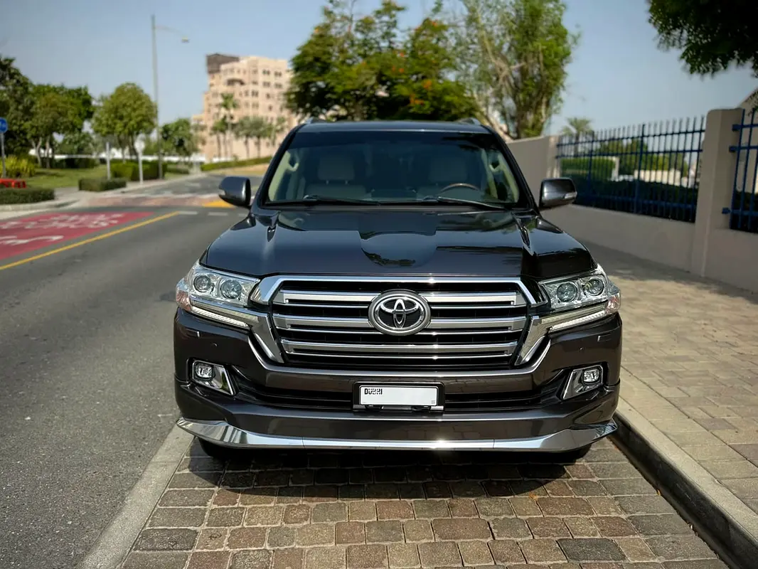 Toyota Land Cruiser 2018 — photo 1 of 14