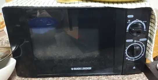 Black Decker Compact Microwave — Good Working Condition