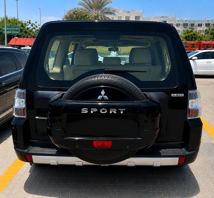 Mitsubishi Pajero 2008 — photo 1 of 4