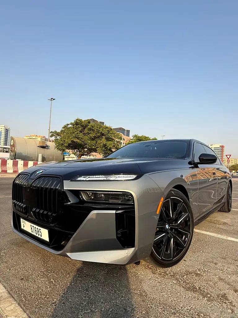 BMW 7-Series 2024 — photo 1 of 20