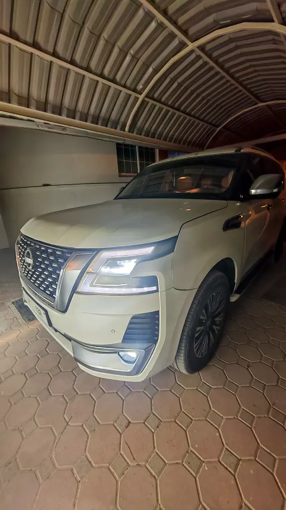 Nissan Patrol 2014 — photo 1 of 8