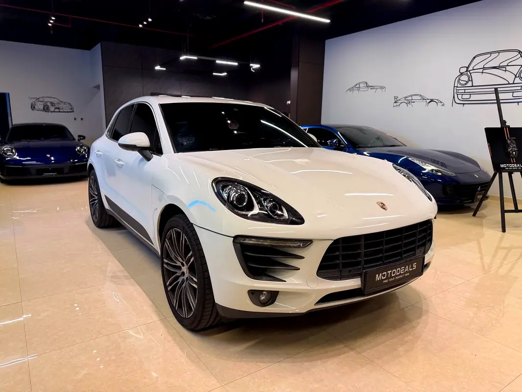 Porsche Macan 2015 — photo 1 of 9
