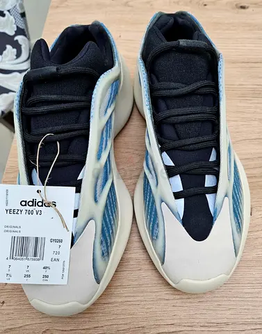 Adidas Yeezy 700 V3 Kyanite | NEVER USED