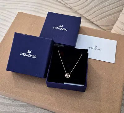 Swarovski crystal flower pendant necklace with original box