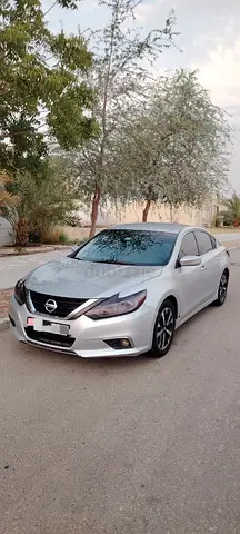 Nissan Altima SV 2016 American Specs - Well Maintained