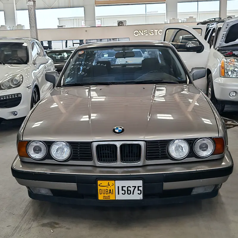 BMW 5-Series 1990 — photo 1 of 13