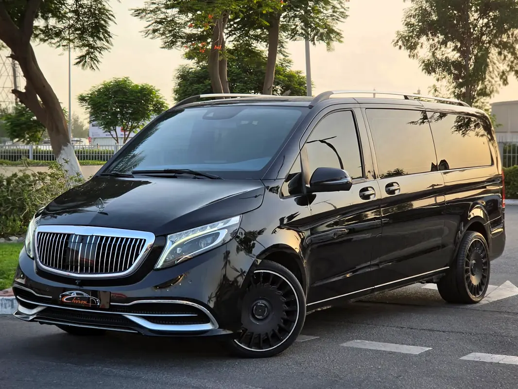 Mercedes-Benz V-Class 2019 — photo 1 of 20