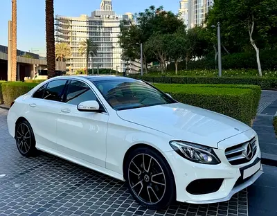 BEAUTIFUL WHITE MERCEDES C200 — FULL OPTIONS — GCC — AMAZING CONDITION — RADAR