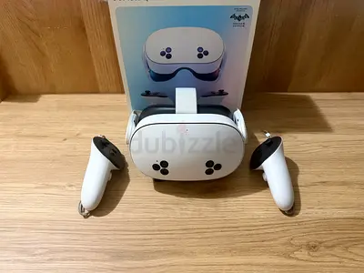 Meta Quest 3s VR Headset with Controllers — Good Condition