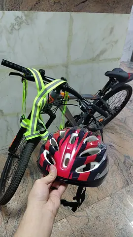 A brand-new, genuine, and premium bicycle with its accessories. | دراجة جديدة اصلية و فخمة مع ملحقات