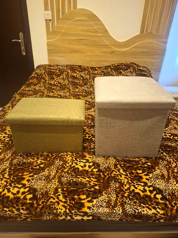 Foldable poufs