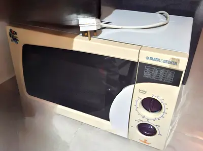Used Black Decker Microwave Oven - Manual Dial Controls