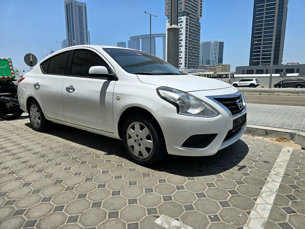 Nissan Sunny 2022 — photo 1 of 7