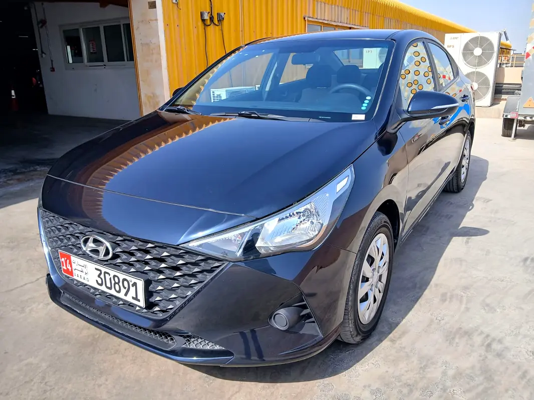Hyundai Accent 2023 — photo 1 of 16