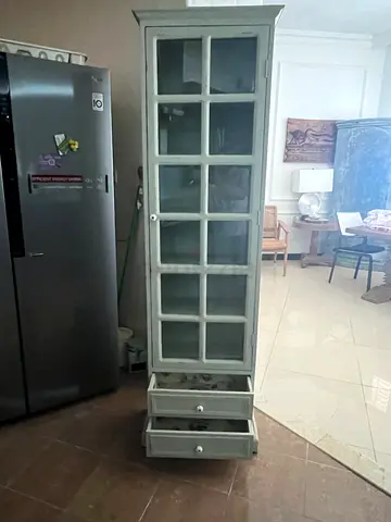 Tall glass-front display cabinet with drawers - light grey