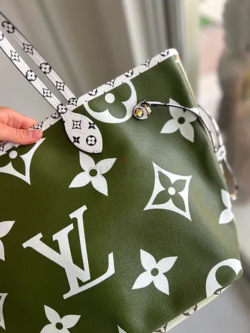Selling an exceptionally rare and authentic Louis Vuitton Neverfull MM from the special Since 1854