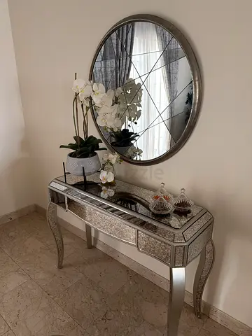 Mirrored Console Table with Round Decorative Wall Mirror