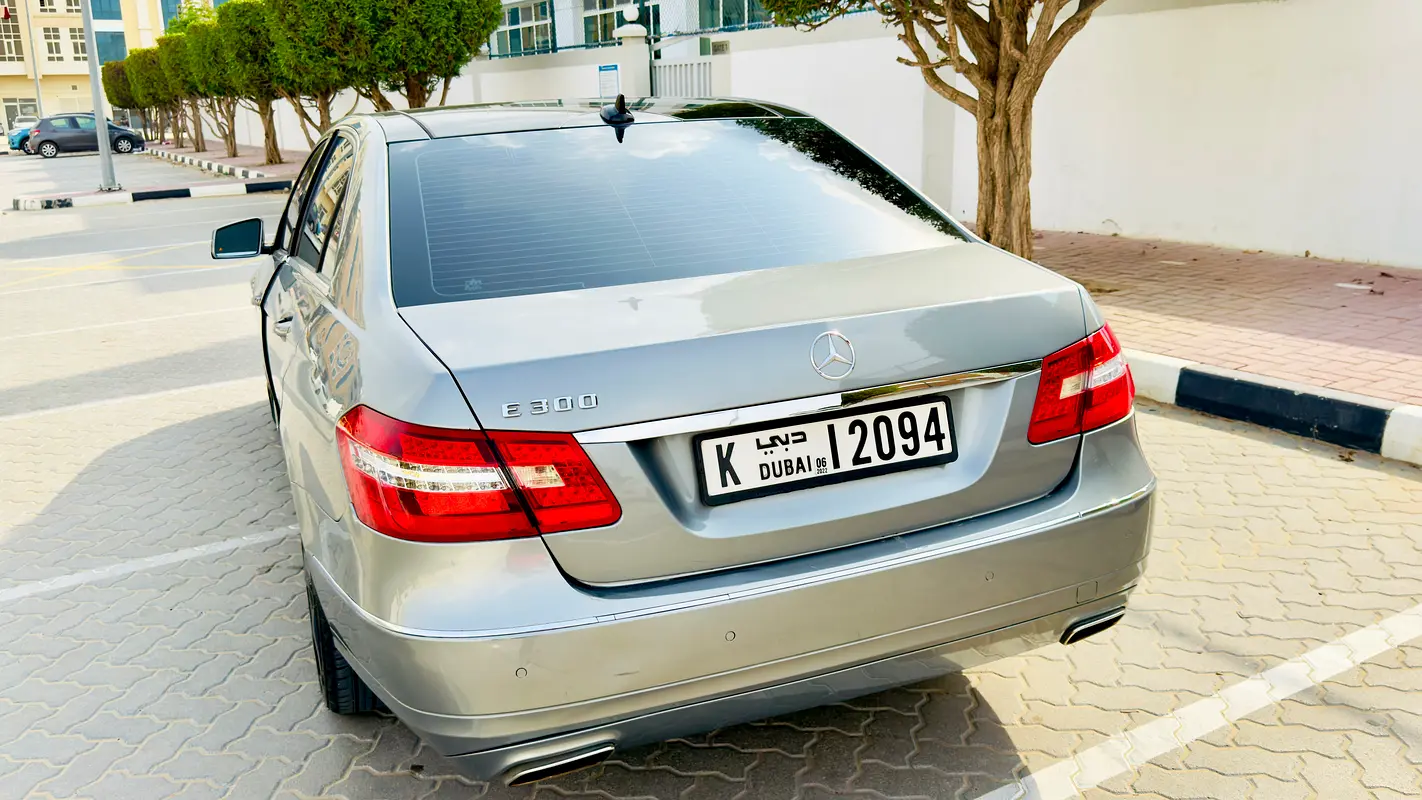 Mercedes-Benz E-Class 2012 — photo 1 of 6