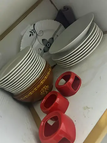 Set of dinner plates, bowls  - used
