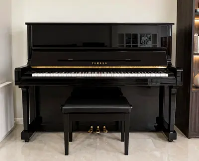 Yamaha Upright Piano - Polished Black, Excellent Condition