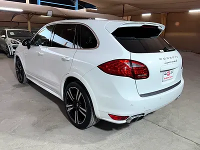 2014 Porsche CAYENNE photo 4