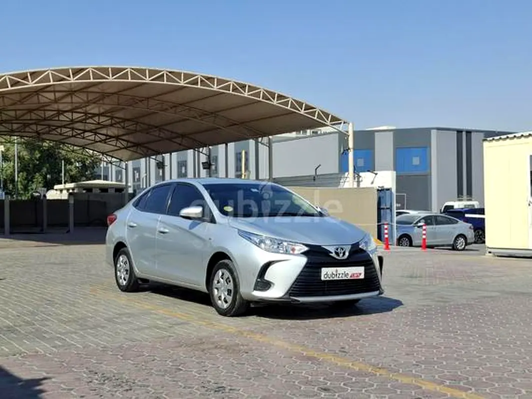 Toyota Yaris 2021 — photo 1 of 12