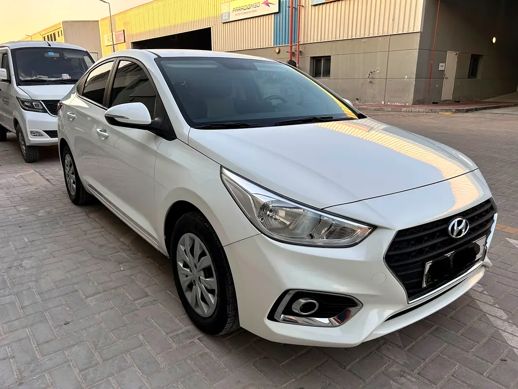 Hyundai Accent 2020 — photo 1 of 8