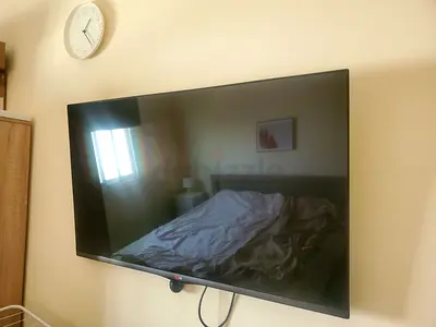 LG 40-inch 3D TV with 3 glasses