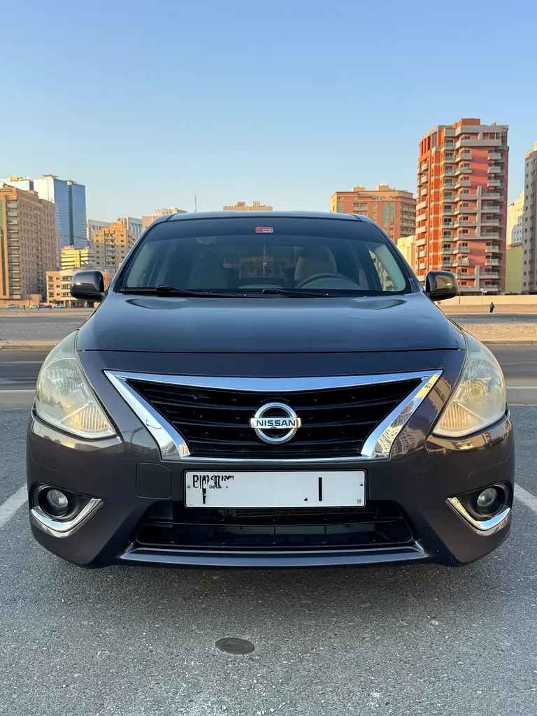 Nissan Sunny 2019 — photo 1 of 8