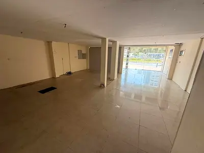 محل للإيجار السنوي في الراشدية 3 مساحه كبيره وموقع مميز