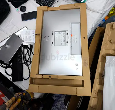 [Like-New] Dell UltraSharp 24 Monitor – Perfect for Editing + FREE Gifts!