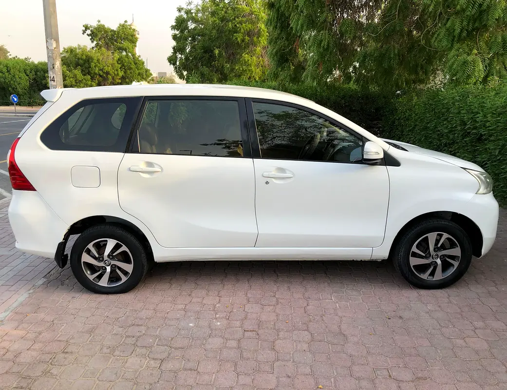 Toyota Avanza 2016 — photo 1 of 9