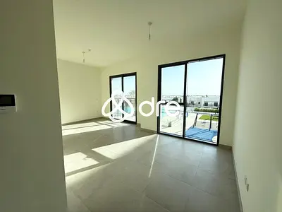 Pool View | Bright | Large Layout