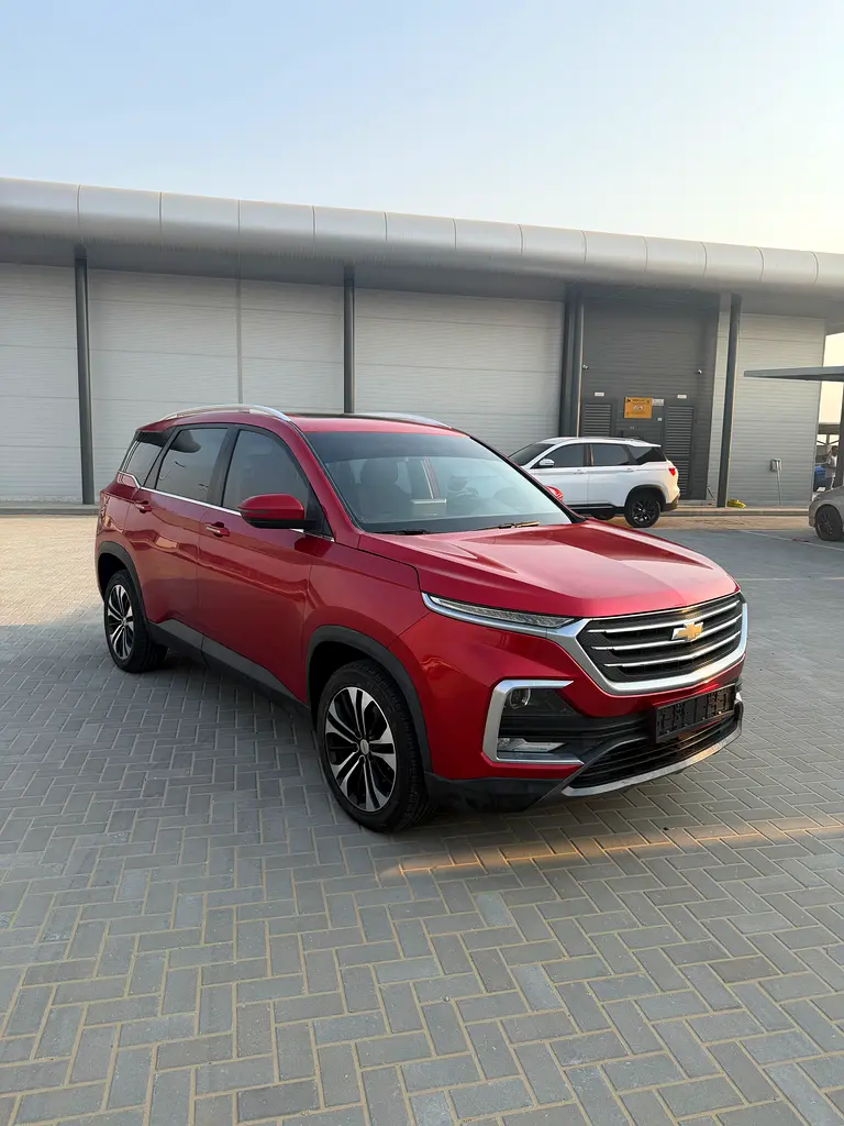 Chevrolet Captiva 2022 — photo 1 of 9