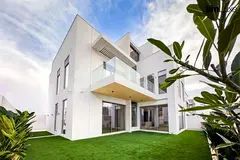 Suburban villa for family, easy access to the city